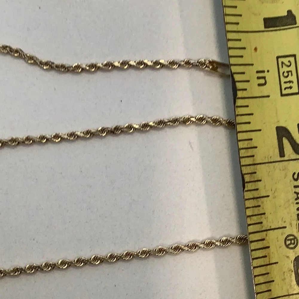 10 KARAT GOLD ROPE CHAIN & 14 karat cross. - Picture 6 of 6